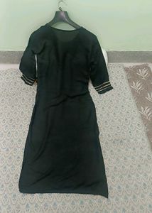 Elegant Black Kurta with Gold Rose Embellishments