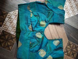 Vibrant Checked Saree with Gold Motifs