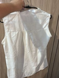 Chic White Sleeveless Blouse