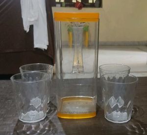 UnBreakable Plastics &amp; Unused JuiceJug &amp; 4 Glasses