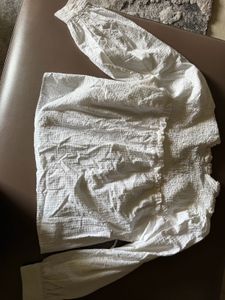 Chic White Textured Cropped Top