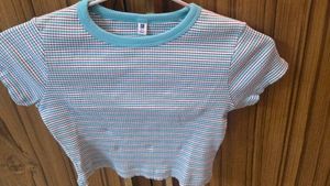 Uniqlo Girls’ Ribbed/Striped T-Shirt – Size 8–9