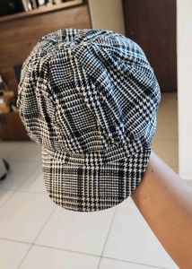 Black &amp; White Houndstooth Cap