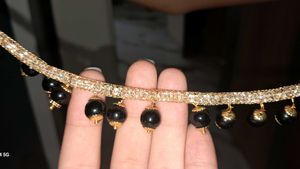 Elegant Black Bead Gold Dangle Earrings and neckla