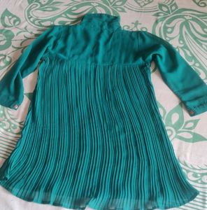 Green elegant top
