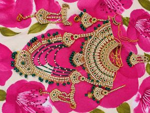Intricate Emerald &amp; Gold Indian Bridal Jewellery S