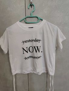 White graphic crop t-shirt