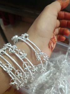 सिल्वर बैंगल