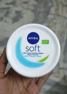 Nivea Soft Light Moisturizing Cream