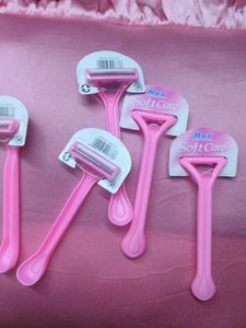 Pink 🩷 razors for light 🪒