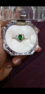 Silver ring with emarald stone