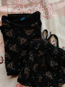 Cozy Black Pyjama Set with Retro Space Print