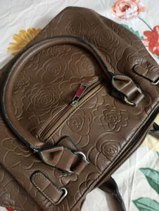pure leather hand bag in very good condition