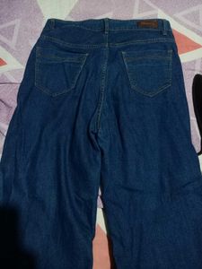 Stylish Wide-Leg Jeans with Mesh Detail