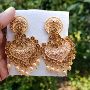 Elegant Gold Plated Kundan Jhumka Earrings