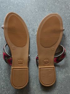 New Stylish Flat Sandals with Embellished Straps