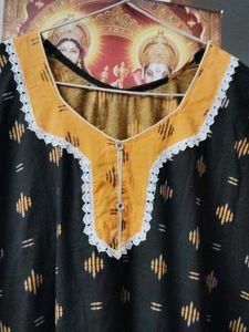 Comfortable Black &amp; Yellow Nightgown