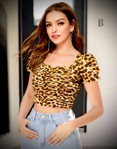 Chic Leopard Print Ruched Crop Top