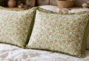 1Pair each Floral Pillow Covers