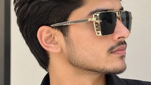 Stylish Gold Frame Square Sunglasses