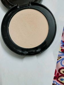 Huda Beauty 2in 1 Powder Cake