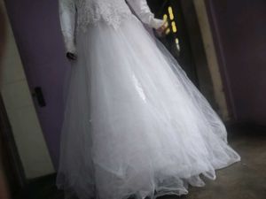 White wedding gown ( bust size adjustable)