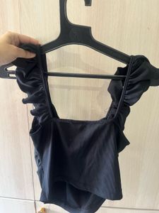 Chic Black Twist Front Crop Top
