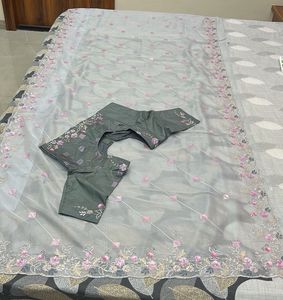 New- Elegant 🌪️Grey 💎Saree with Pink Embroidery