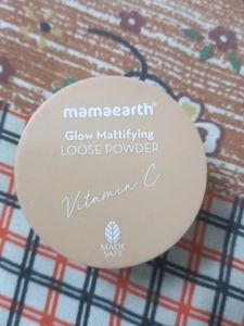 Mamaearth Glow Mattifying Loose Powder