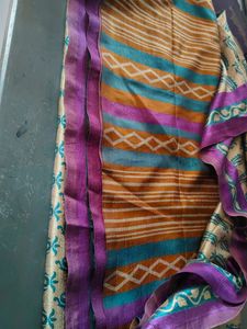 Vibrant Saree with Paisley Print