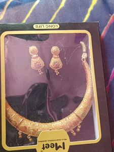 Elegant Gold Necklace and Earrings Set