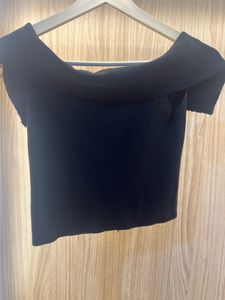 Chic Black Off-Shoulder Zipper Top