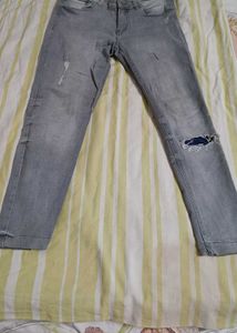Stylish Women's Grey Denim Jeans