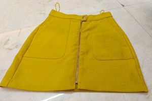Chic Yellow Mini Skirt with Zipper Detail