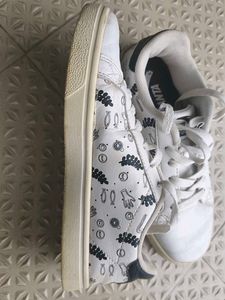 Women/Girls white sneakers