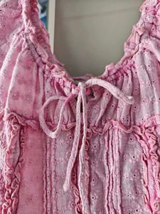 pink top