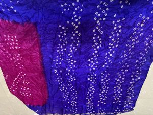Elegant Double-Shade Bandhani Saree with Silver Za