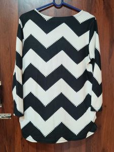 Chic Black &amp; White Chevron Top