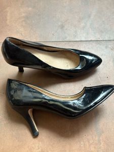 Truffle Collection Women's Black Stiletto Pumps
