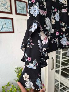 Floral Print Top with very beautiful sleeve
