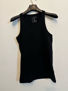 Basic Black Tank Top 🇩🇪