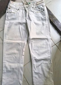 White Embroidered Capri Jeans