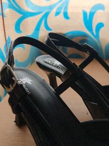 Chic Black Patent Slingback Heels