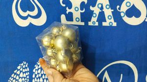 Gold Christmas Ball Ornaments