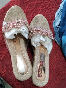 Sparkling Embellished Flat Sandals ye bahot khubsu