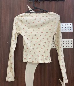 H&amp;M Floral Ribbed Long Sleeve Top