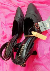 SOLID BLACK WITH GOLDEN WORK HEELS