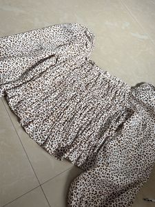 Chic Leopard Print Smocked Top