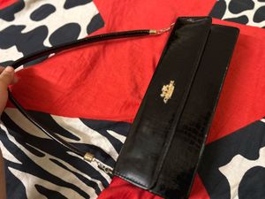 Chic Black Croc Embossed Clutch