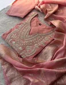 Elegant Pink Kurta Set with Intricate Embroidery
